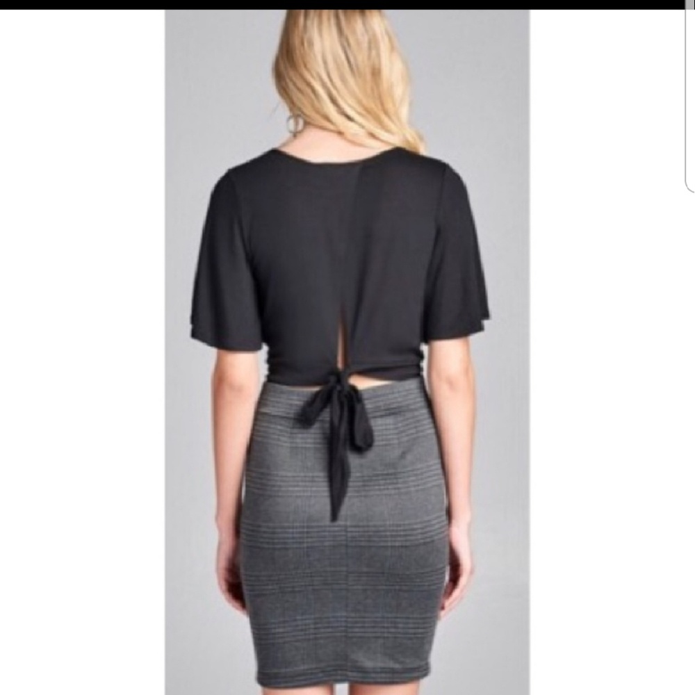 ☆HOST PICK☆ UPDATED INFO Black Crop Top - Picture 2 of 8